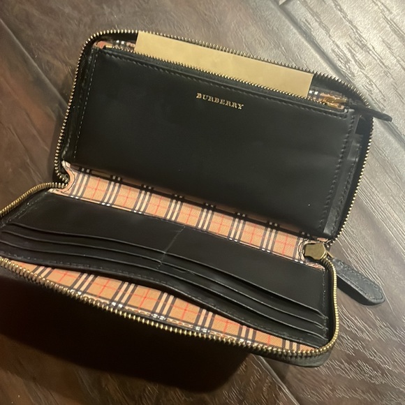 Small Scale Check And Leather Ziparound Wallet- MINT CONDITION, NWOT - Picture 3 of 6